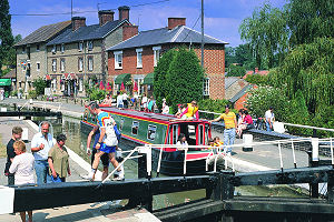 narrowboat holidays on th e Grand Union Canal